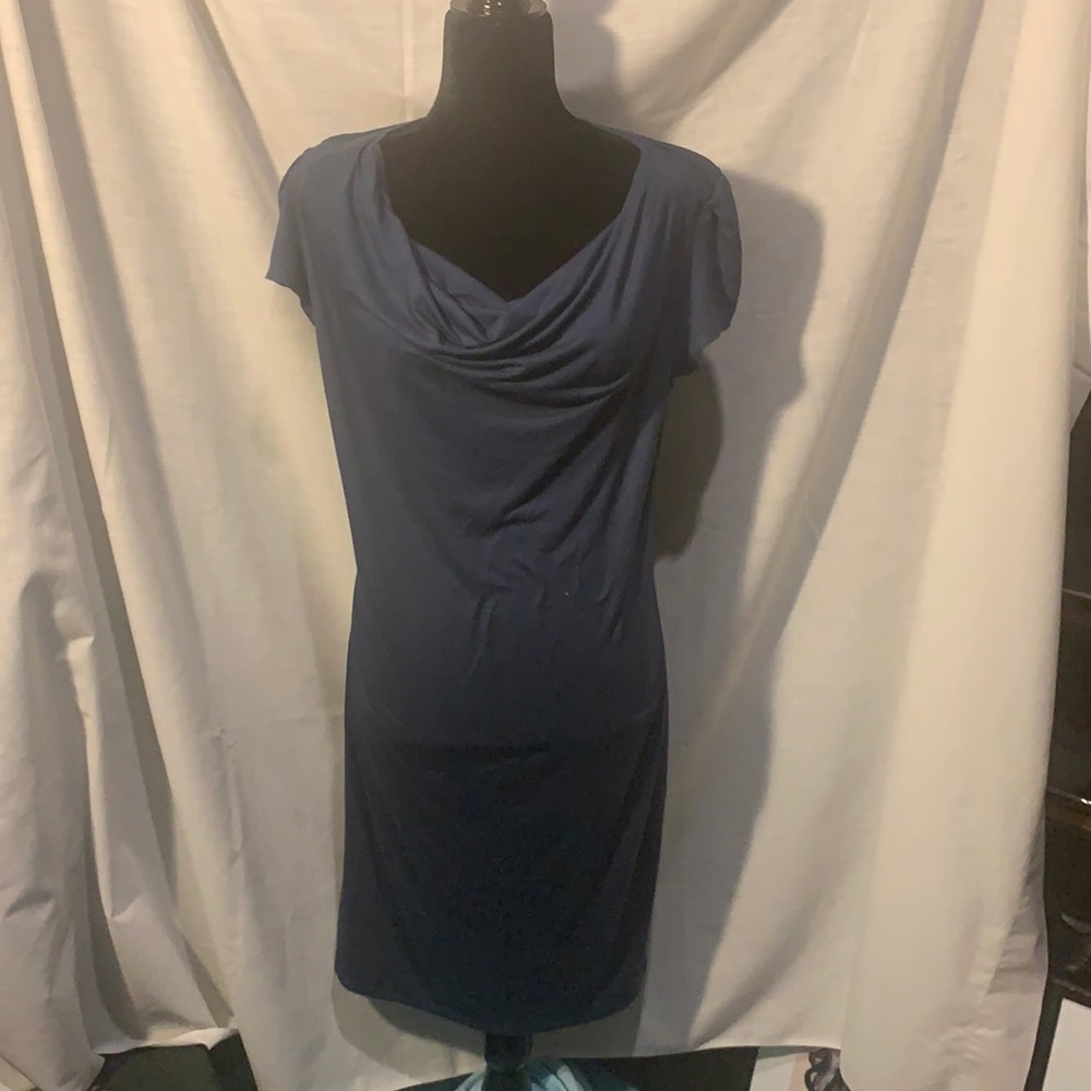 Crowl-neck body-contouring t-shirt dress